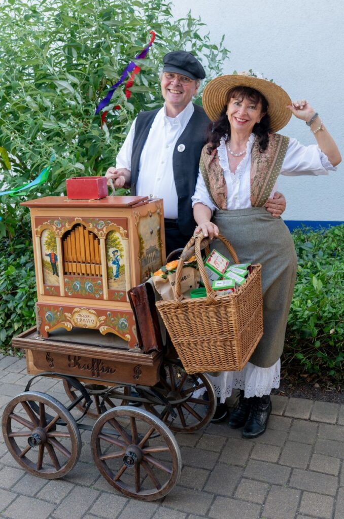 Leierkastenmann bei Sommerfest