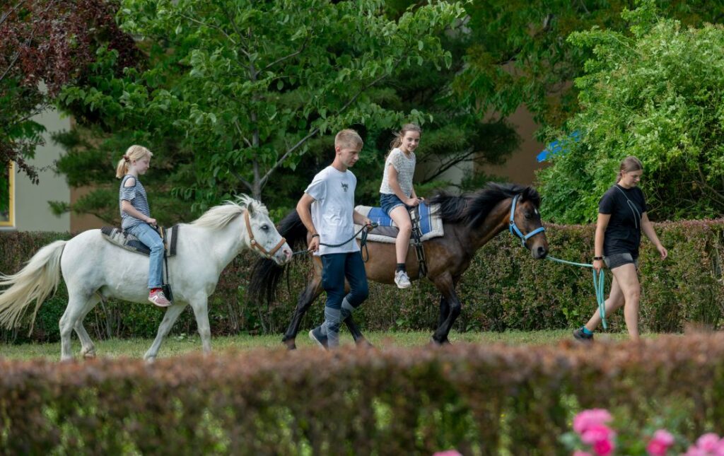 Ponyreiten bei Sommerfest