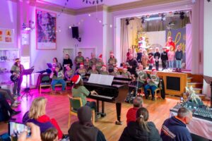 Auftritt des inklusiven Chors "InTakt" mit Kindern