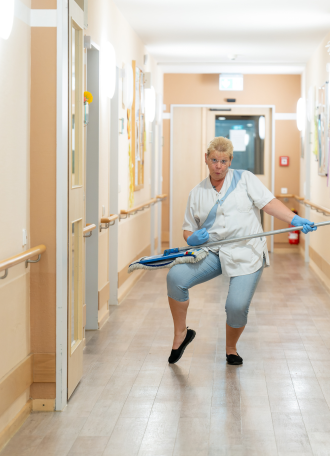 Mitarbeiter im Reinigungsdienst (m/w/d), 1. Bild